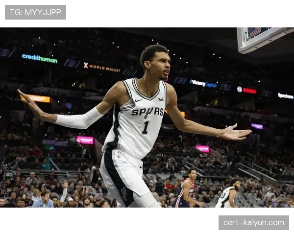 马刺队宣布,文班亚马因轻微背部紧张将缺席背靠背的第二场比赛